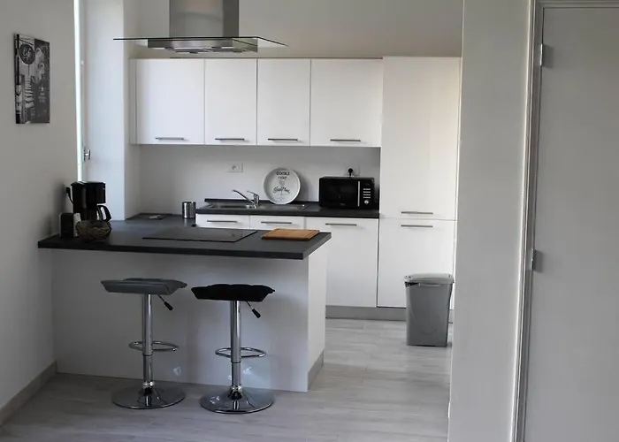 Au Coeur De La Vieille * Μεντόν