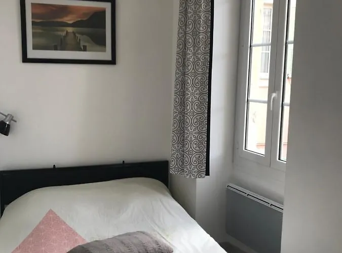 Au Coeur De La Vieille * Μεντόν